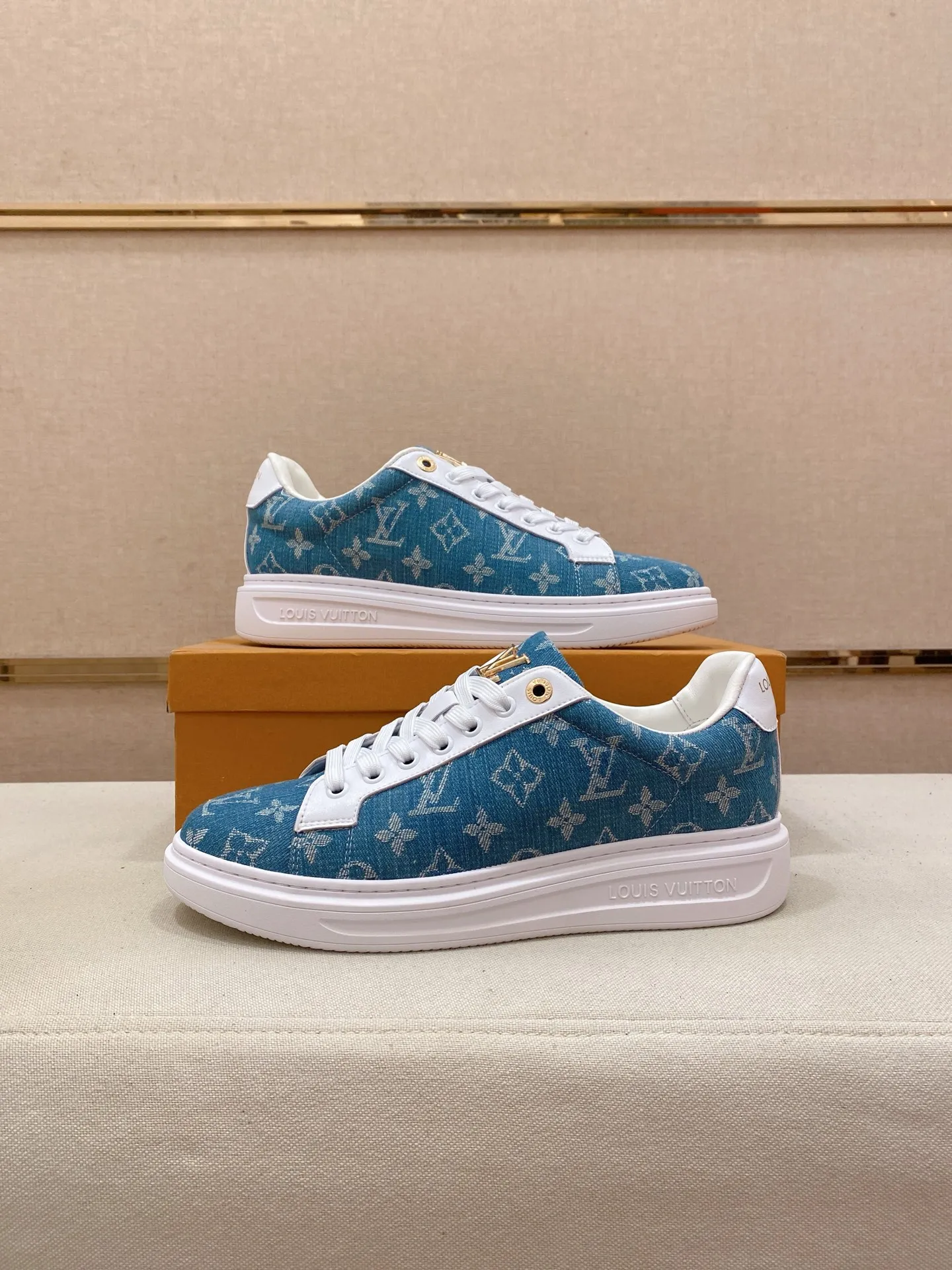 Men's shoes 💰: 400💰🎉🎉LV~Louis Vuitton trendy men's shoes New shipments Latest matching The same style as the official website Super high quality Hot sales of the season [strong] [strong] [strong] Selected first-layer cowhide, comfortable cowhide lining, original last, comfortable on the foot, wear-resistant rubber outsole Size number: 38-44.